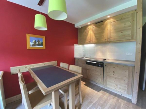 Appartement cosy au cœur de La Tania, skis aux pieds, balcon sud, parking et casier à skis inclus - FR-1-513-78